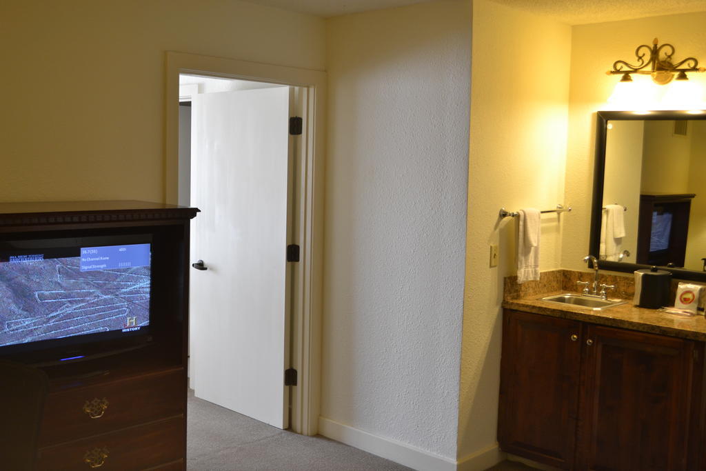 Jameson Inn & Suites Боулинг Грийн Екстериор снимка