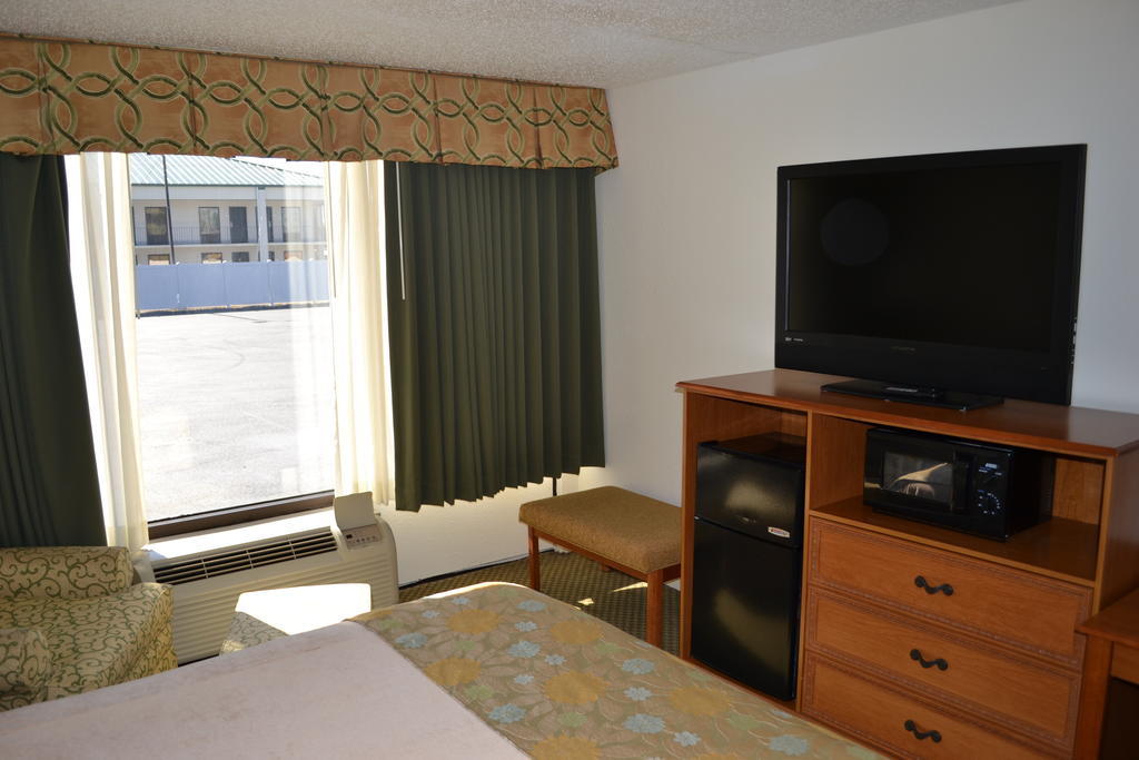 Jameson Inn & Suites Боулинг Грийн Екстериор снимка
