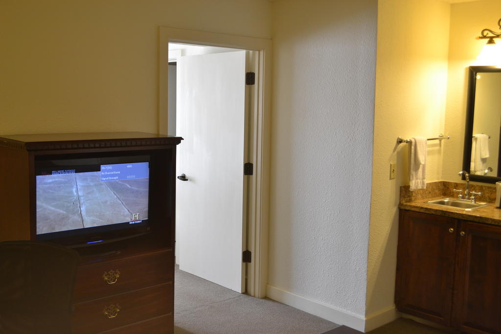 Jameson Inn & Suites Боулинг Грийн Екстериор снимка