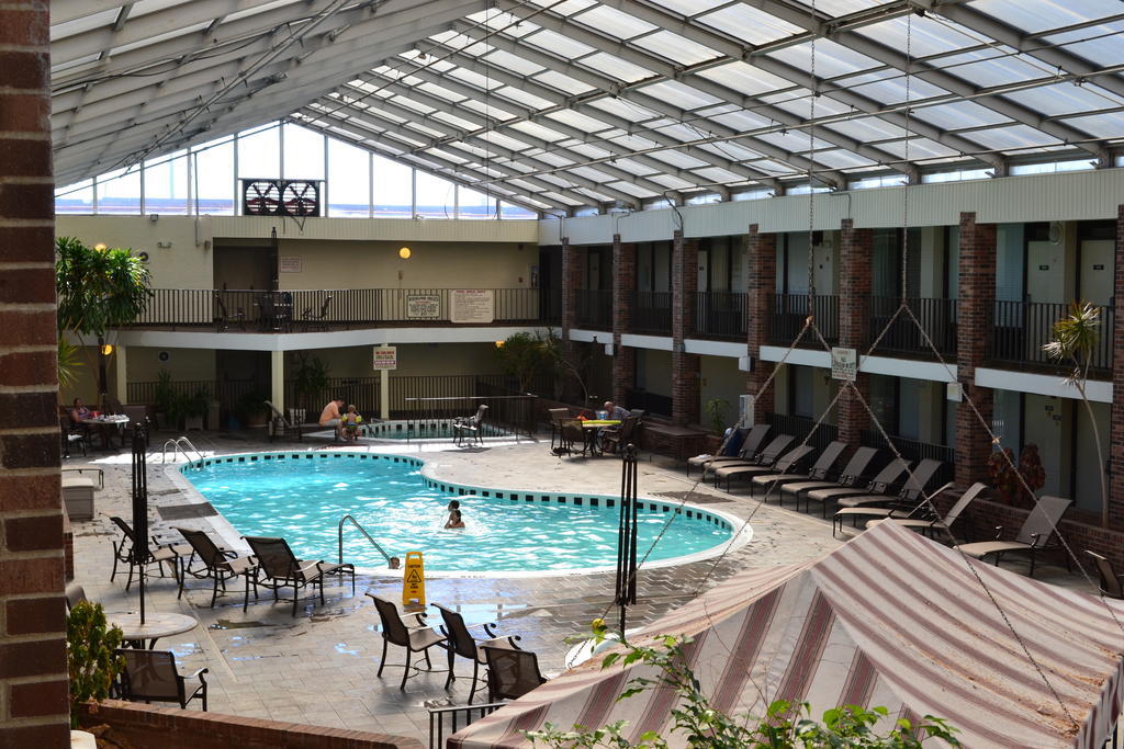 Jameson Inn & Suites Боулинг Грийн Екстериор снимка