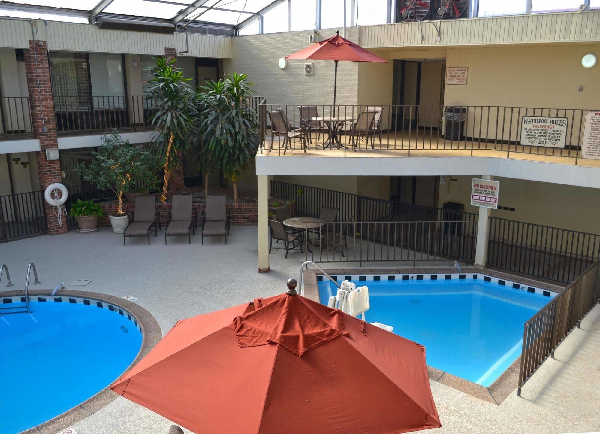 Jameson Inn & Suites Боулинг Грийн Екстериор снимка