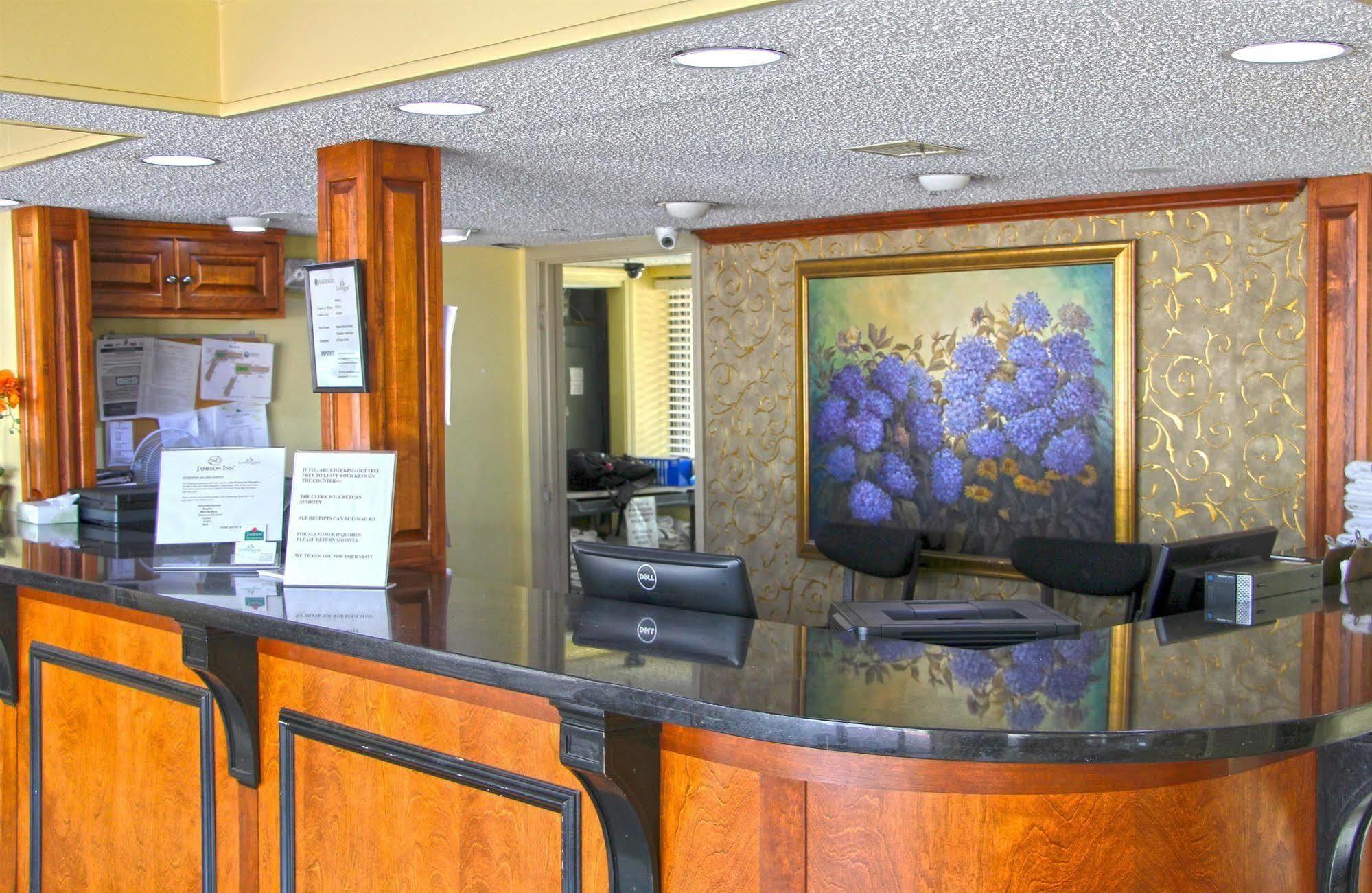 Jameson Inn & Suites Боулинг Грийн Екстериор снимка