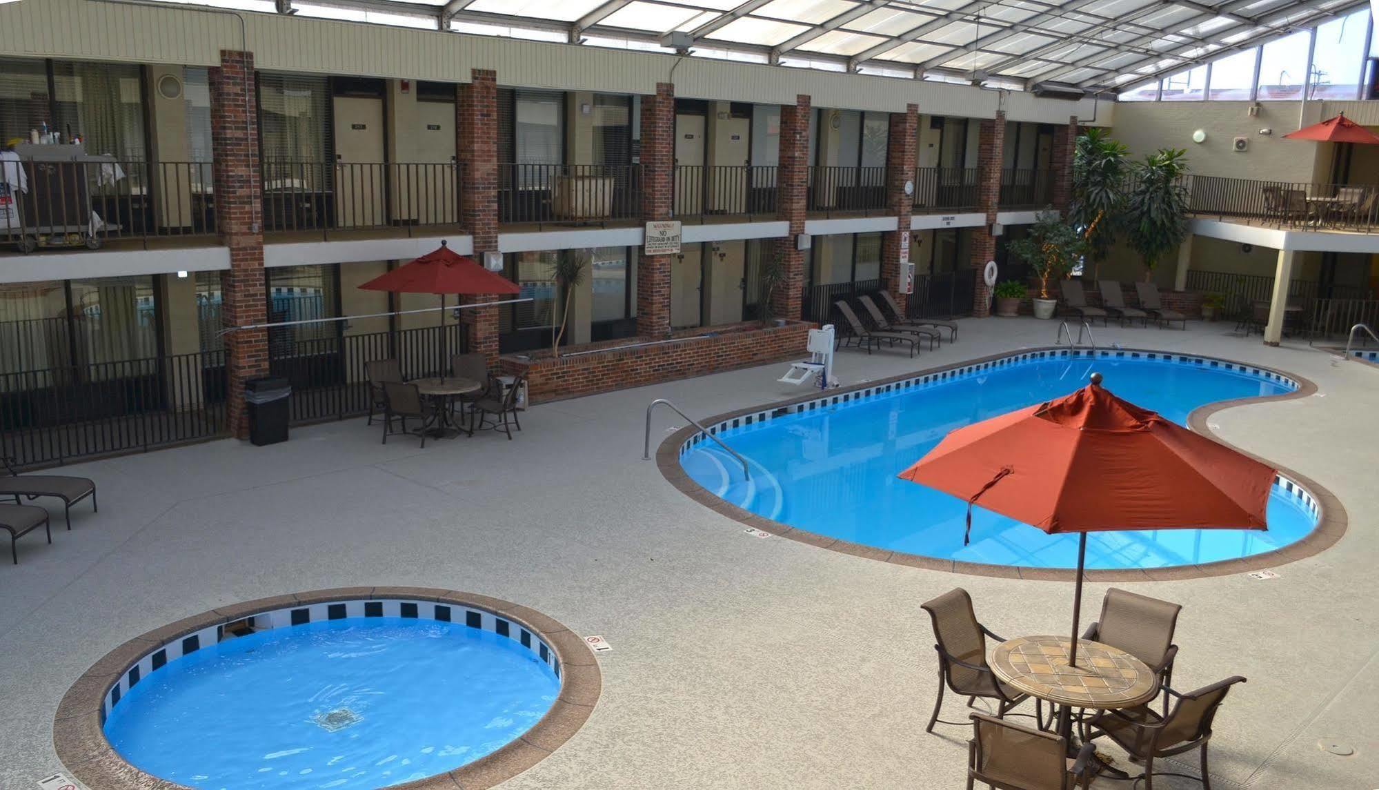 Jameson Inn & Suites Боулинг Грийн Екстериор снимка