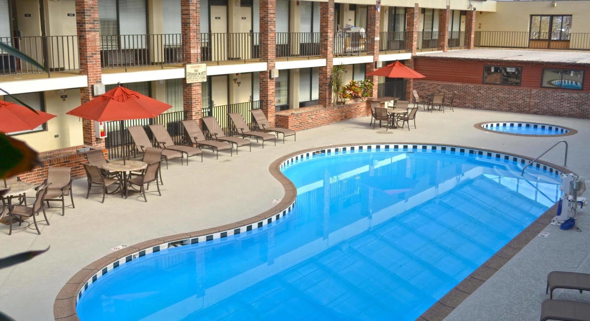 Jameson Inn & Suites Боулинг Грийн Екстериор снимка